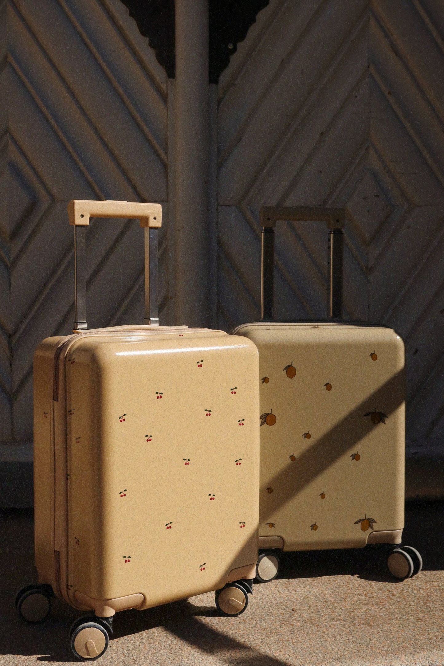 TRAVEL SUITCASE