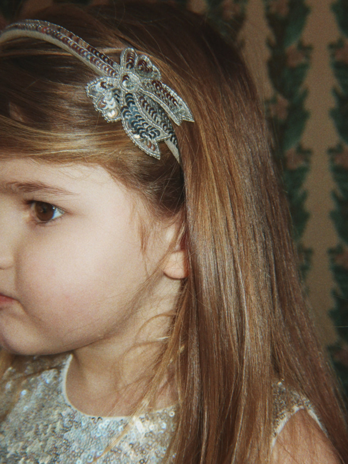 SEQUIN BOW HAIRBRACE – SILVER