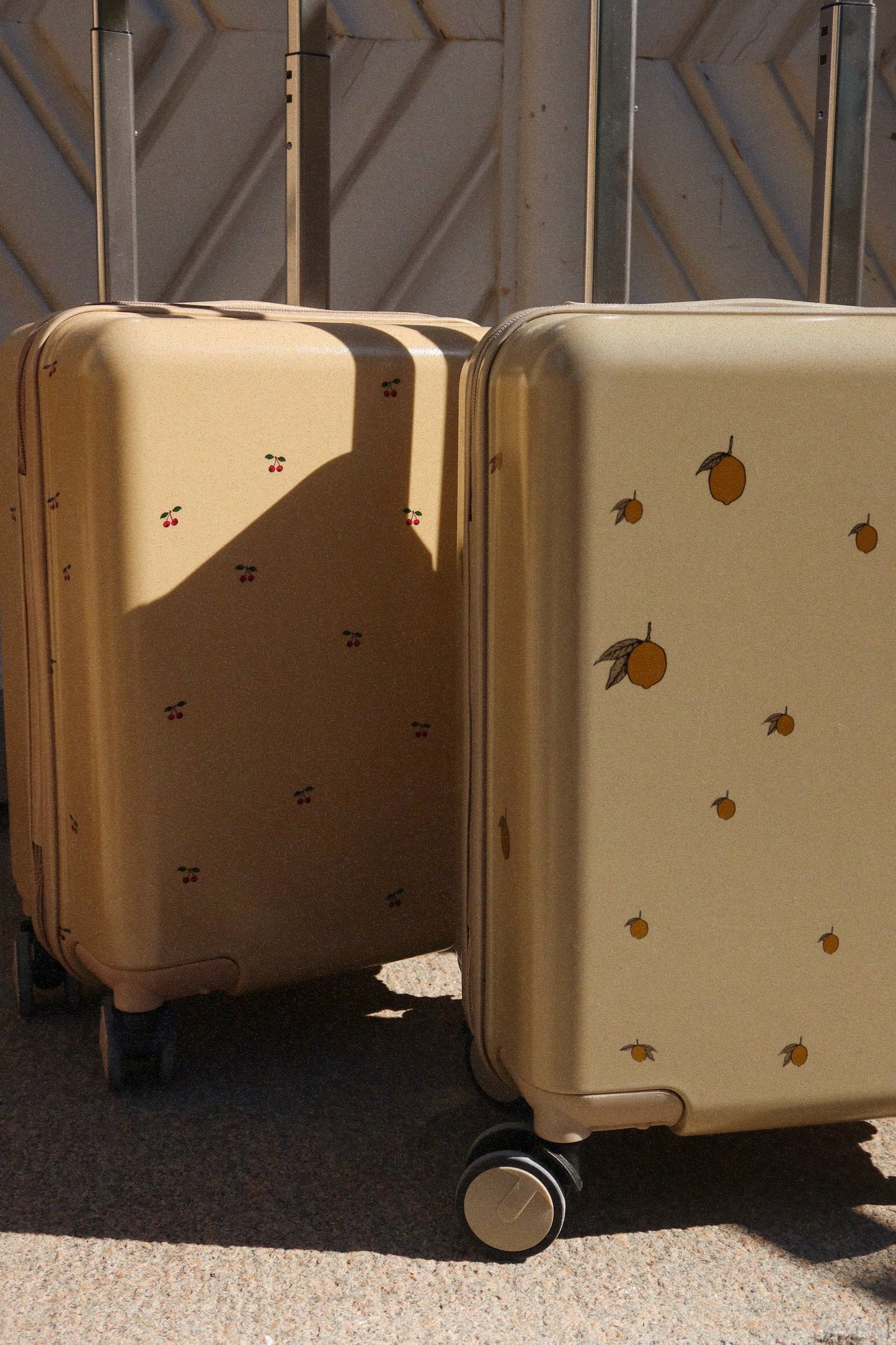 TRAVEL SUITCASE
